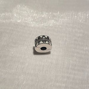 🔼 Pandora Sparkling Geometric Clip Charm